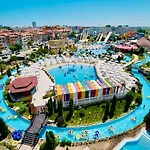 Two-bed Flat In Sunny With Pool View 아파트 *