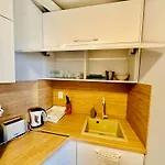 Two-bed Flat In Sunny With Pool View 아파트 *