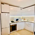 아파트 Two-bed Flat In Sunny With Pool View *