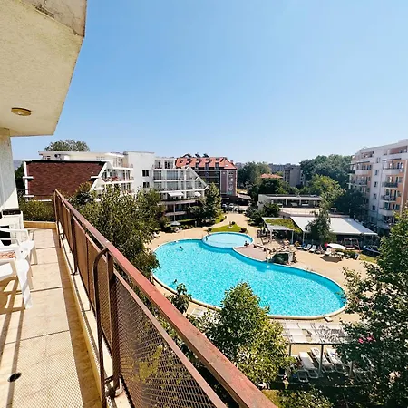 아파트 Two-bed Flat In Sunny With Pool View *