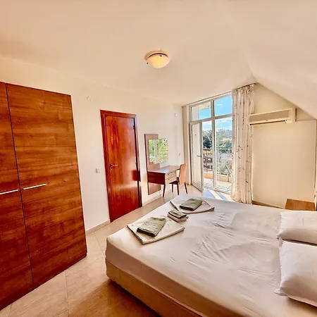 Two-bed Flat In Sunny With Pool View * 써니비치
