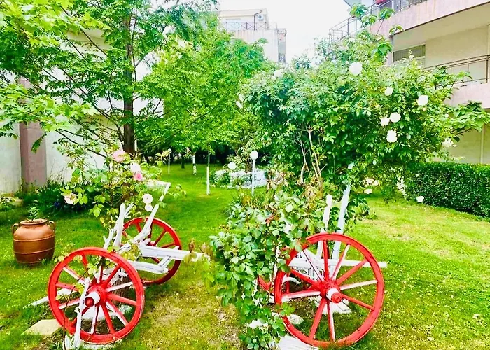 Two-bed Flat In Sunny With Pool View Appartement *