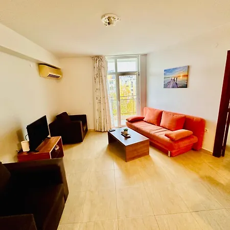 Two-bed Flat In Sunny With Pool View