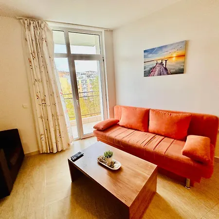 Two-bed Flat In Sunny With Pool View