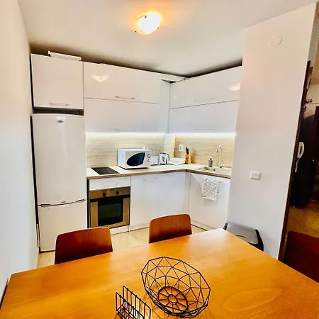 Two-bed Flat In Sunny With Pool View *