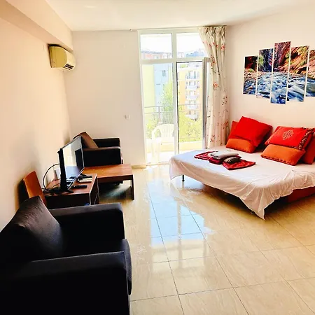 Two-bed Flat In Sunny With Pool View *