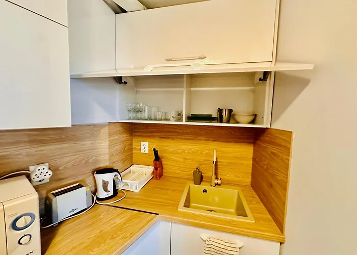 Two-bed Flat In Sunny With Pool View Appartement *