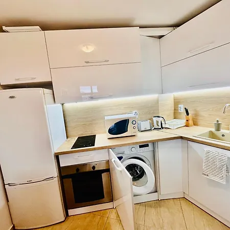 Two-bed Flat In Sunny With Pool View *