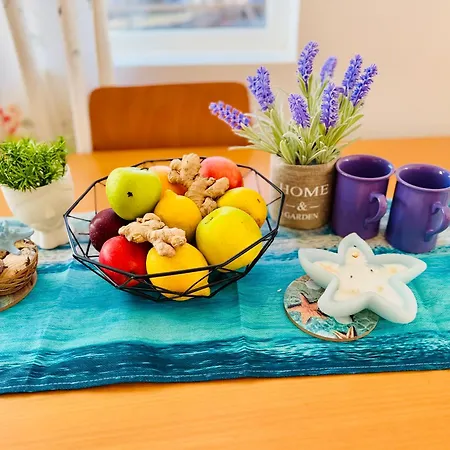 Two-bed Flat In Sunny With Pool View *